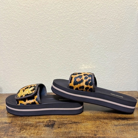 Michael Kors Womens Leopard Calf Hair Platform Slides Gold Logo Size 5 Resort - Picture 4 of 8